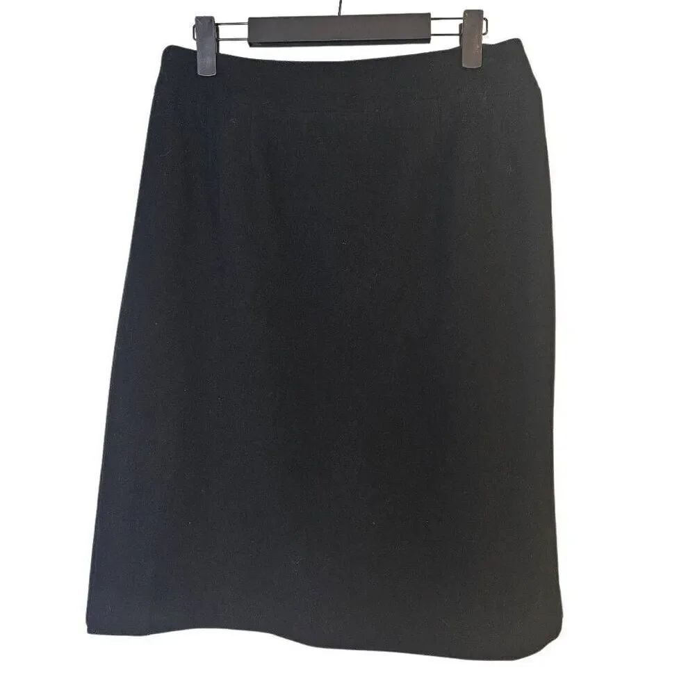 Harve' Benard black wool blend skirt. Size 10. NWT.